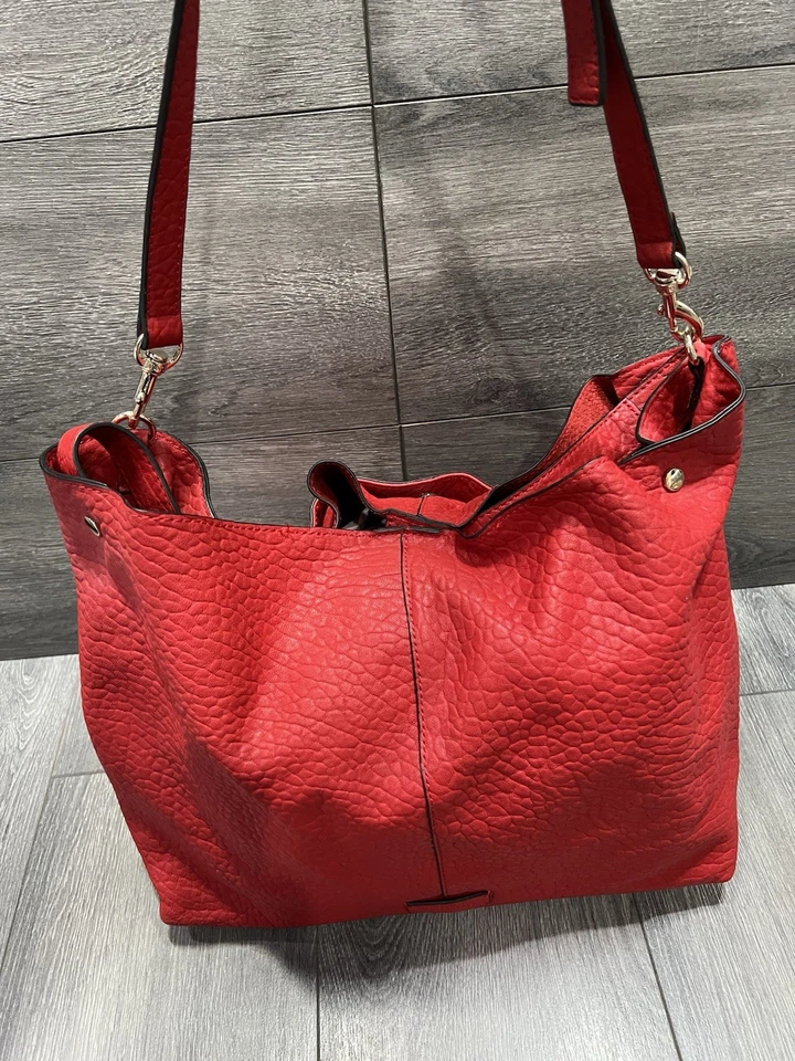 Bolsa tote Vince Camuto couro de cordeiro bolha conversível PerriChili Pepper A369721 - Imagem 3 de 4
