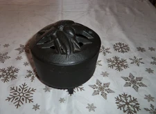 Plow & Hearth Black Cast Iron Top Steamer with legs and leaf top RARE Vintage