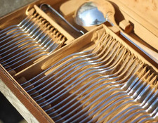 Ménagère art déco dans coffret, set de couverts métal argenté, art de la table