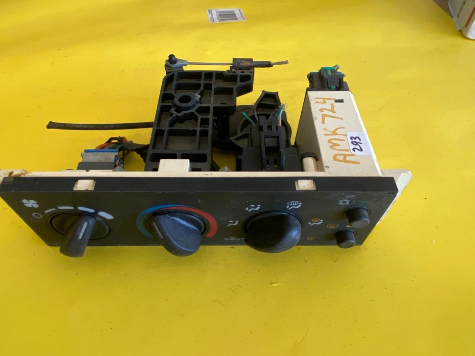 2003-2005 CHEVROLET CAVALIER AQUECEDOR AC CONTROLE CLIMÁTICO UNIDADE DE TEMPERATURA FABRICANTE DE EQUIPAMENTO ORIGINAL 52497504 - Imagem 2 de 4