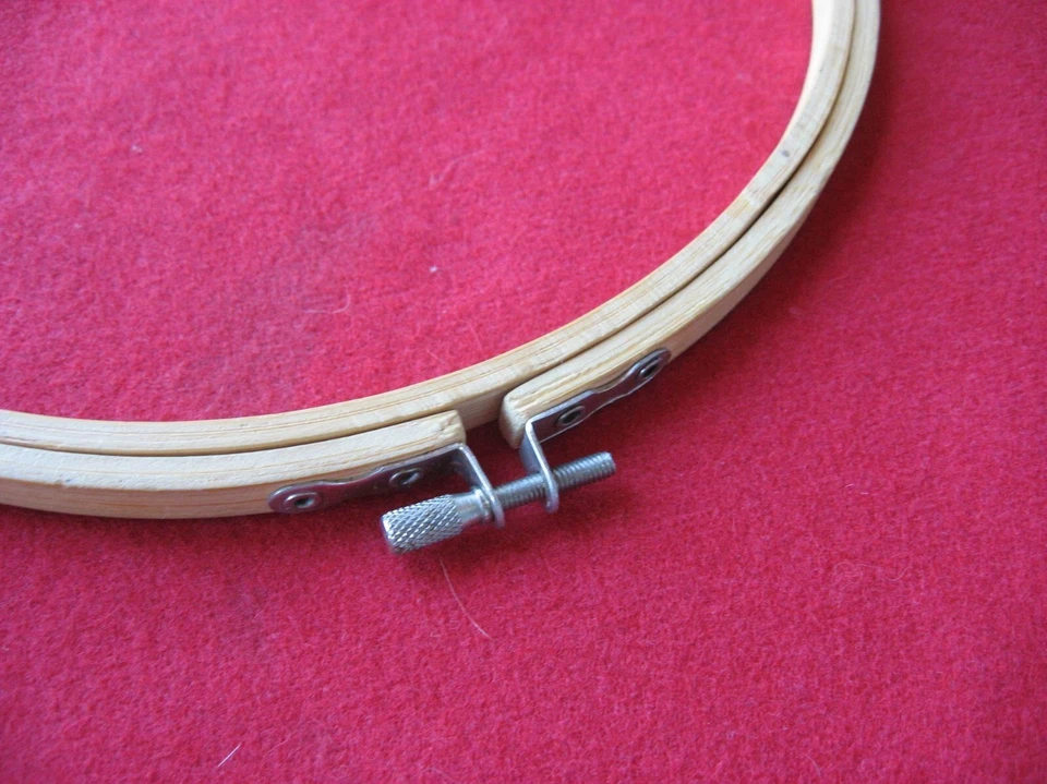 Vintage  Embroidery Hoop Hard Wood adjustable with screw.diameter 22 cm(8,7inche - Image 3 of 4