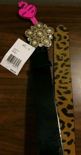 Cinturones de cuero de patente Betsey Johnson para Mujeres