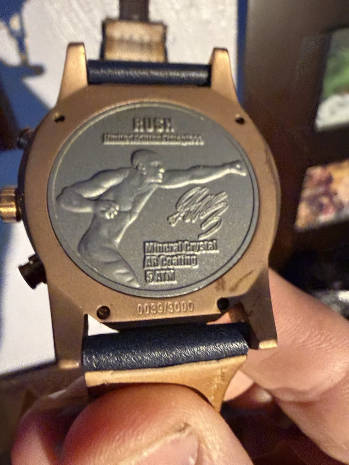 Variante Egard Rush Edición Limitada: Estuche Dorado GSP Banda Azul Foto 2 de 4