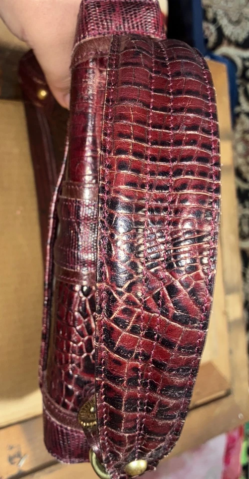 Сумочка Brahmin из розовой кожи с тиснением под крокодила с застежкой-замком - Изображение 4 из 4