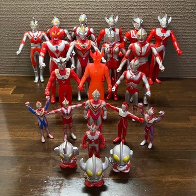 Ultraman Figuren Lot 22 Stück Vintage Soft Vinyl Sammlerstücke