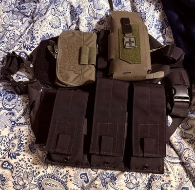 Black Rifle Magazine Band With Ranger Green Medical Pouch And Admin Pouch
