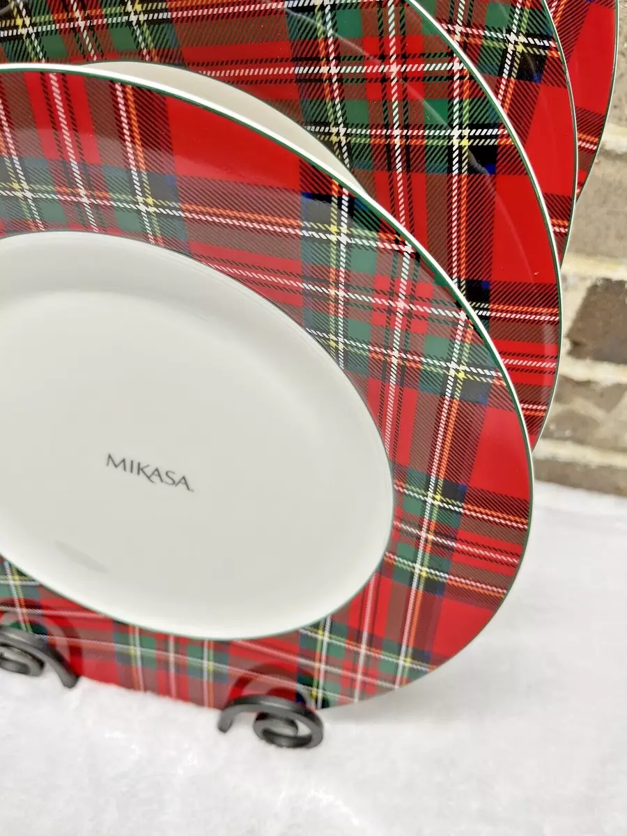 Plaid christmas plates top