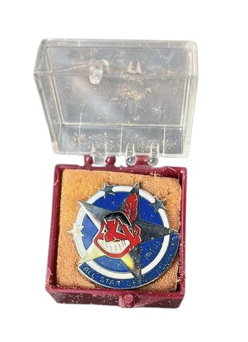 vintage 3 button pin Cleveland Indians CHIEF WAHOO | UK