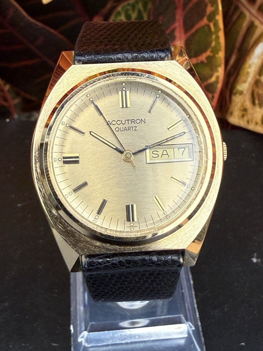 Vintage Bulova Accutron P0 1980 Swiss Quartz Day / Date Watch