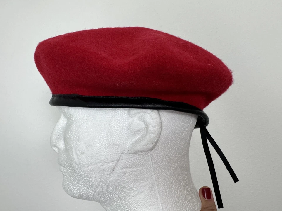 Sombrero Brixton Boina De Colección Rojo Lana Fieltro Cuero Banda Cordón Borde Negro Foto 2 de 4