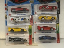 LOT OF 8 HOT WHEELS FERRARI'S DIFFERENT MODELS AND COLORS