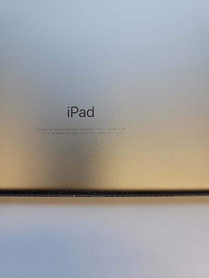 Apple iPad 6th Gen. 128GB, Wi-Fi, 9.7in - Space Gray - Image 3 of 3