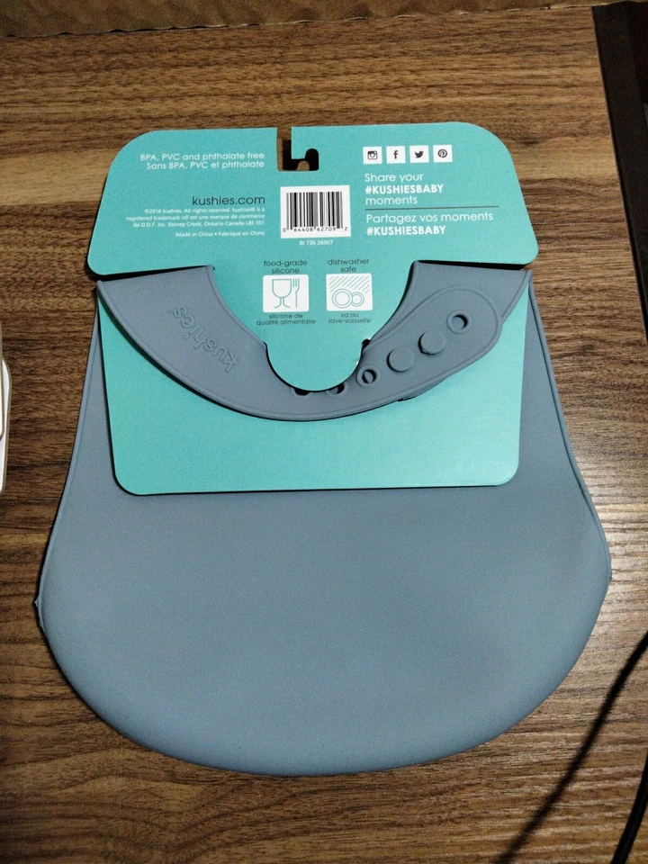 Babero de silicona Kushies 6+ meses gris automóvil Foto 2 de 4