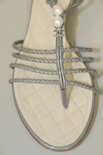 NEW Chanel Gray Patent Leather Quilted Pearls CC Logo Thong Flats Sandals 38 . - Picture 8 of 15