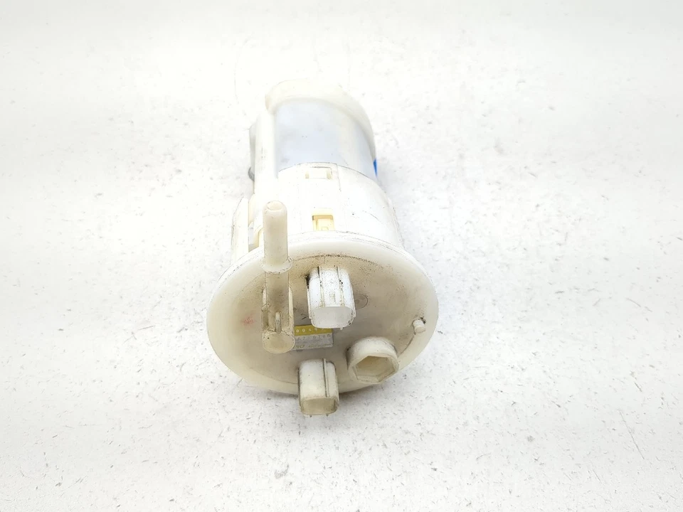 06 Triumph Sprint ST 1050 汽油燃气泵总成 2400499 — 第 4/4 张图片