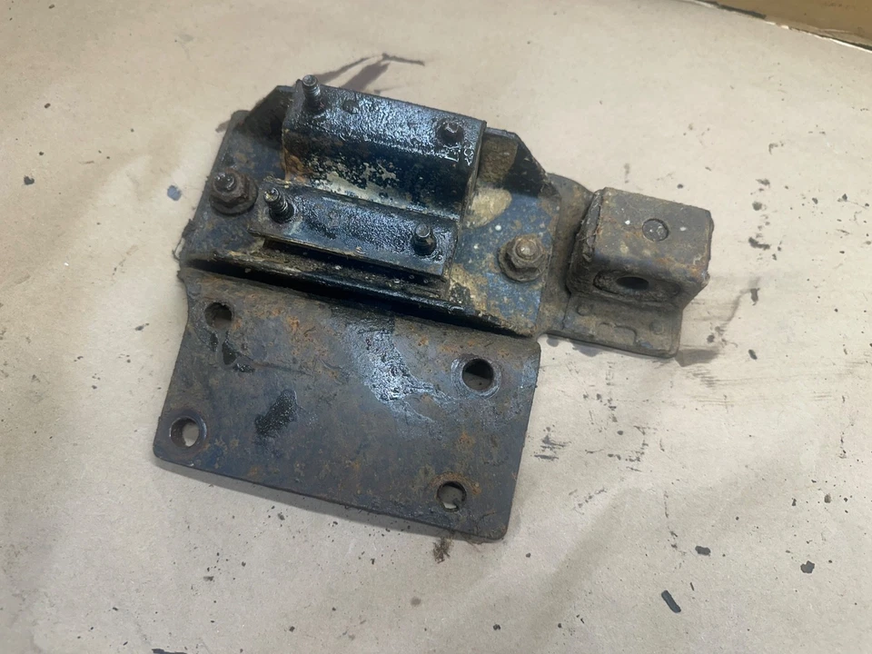 91-01 Jeep Cherokee XJ Manual AX-15 5 Speed Transmission Mount Bracket 4.0L AX15 - Image 4 of 4