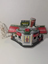 1996 COCA - COLA TOWN SQUARE COLLECTION SCOOTER'S DRIVE - IN LIGHT'S UP NO BOX