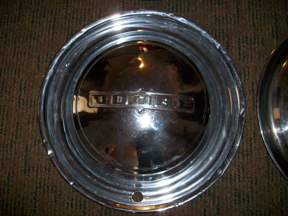 Cubiertas de rueda tapacubos Dodge Coronet, Ryal, Meadowbrook 1949-1950 4-15" Foto 2 de 4