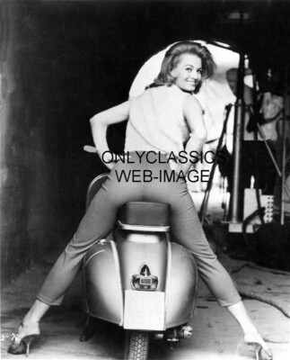 1961 SEXY ANGIE DICKINSON "REAR" VESPA MOTOR SCOOTER 8X10 PHOTO