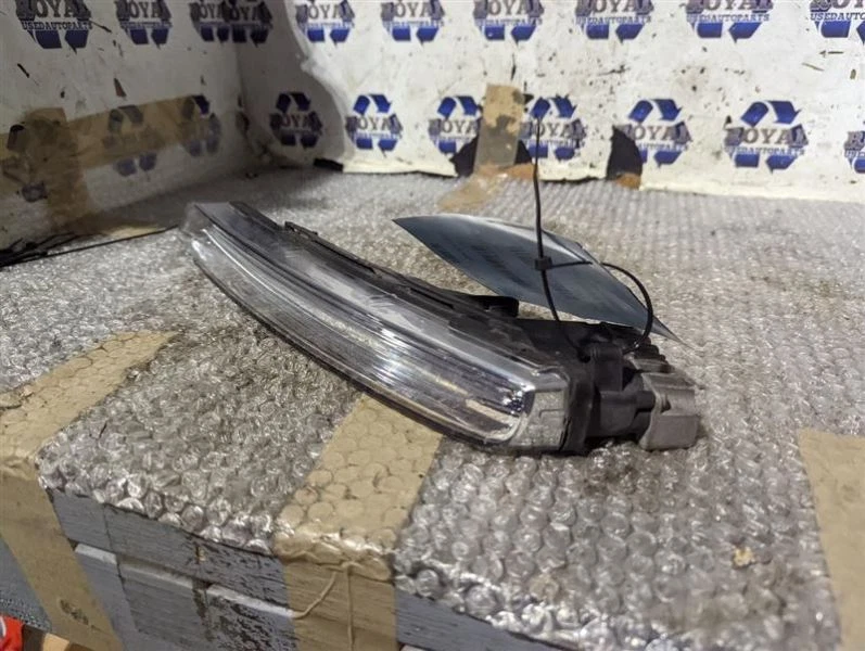 Passenger Corner/Park Light Fog-driving Base Fits 15-18 PORSCHE CAYENNE  - Image 3 of 4