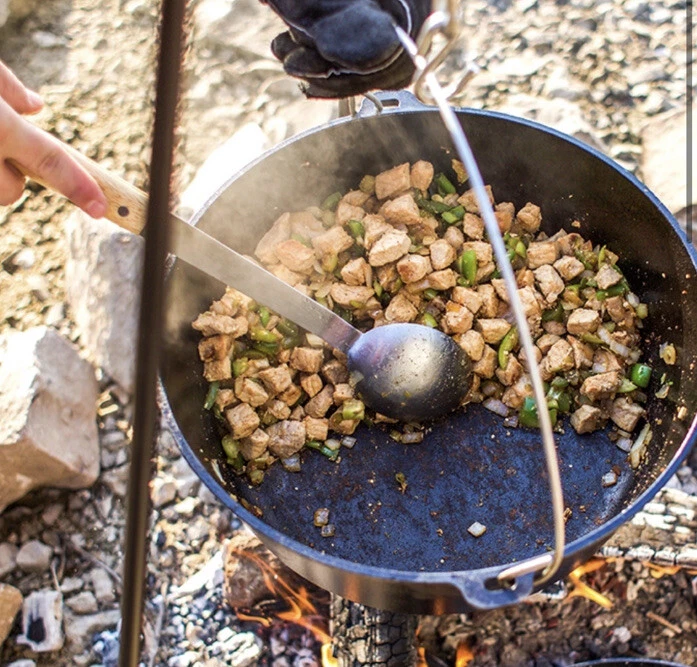 Cuchara exterior Lodge BBQ OSPN mango de madera cocina hornos holandeses. Foto 2 de 2