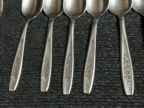 Oneida Simeon & George Rogers SPRING BALLAD Stainless Flatware Lot of 32 Pieces - Picture 8 of 9