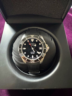 Certina DS Action Precidirve Quarz Herren Uhr 300m Schwarz Gummi Datum
