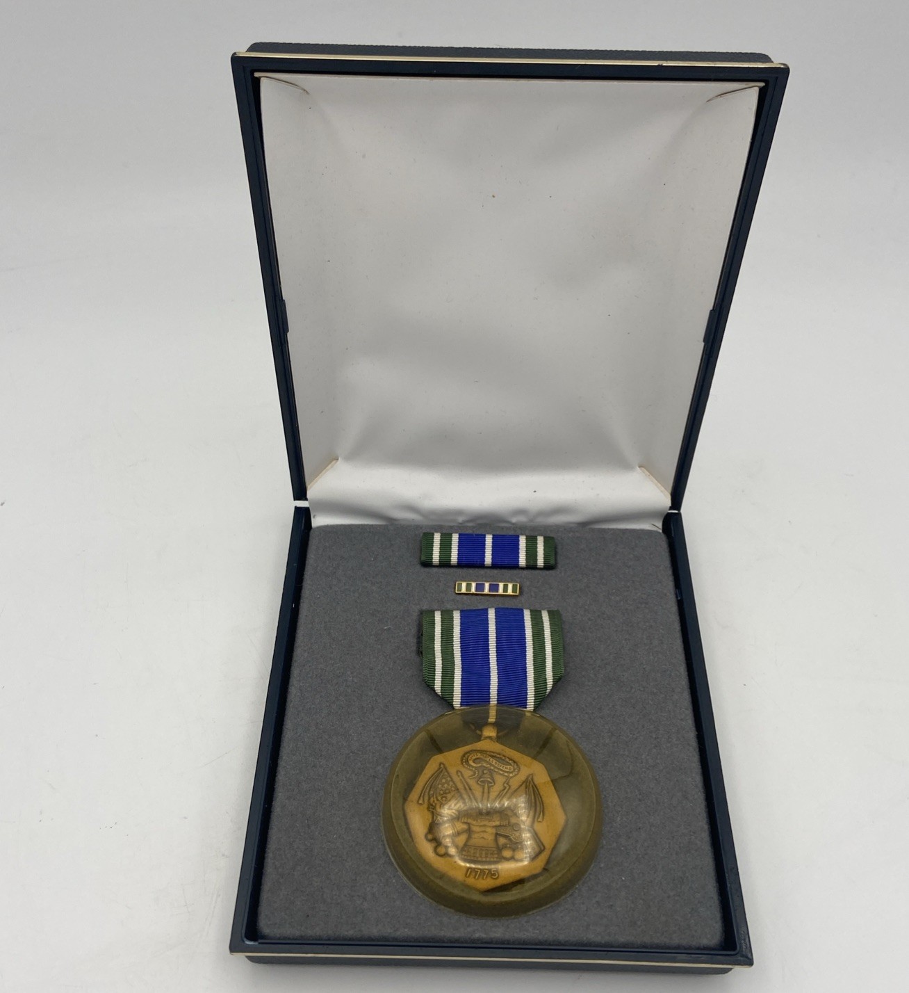 Army Achievement Medal (AAM) Set: Medal, Lapel Pin, Ribbon, & Case | eBay