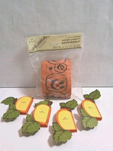 Vtg. Hallmark Halloween crepe paper streamer & HoneycomPumpkin original package