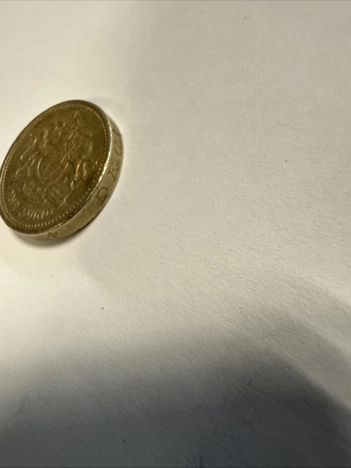 RARO 1983 ROYAL ARMS ONE 1 LIBRA DO REINO UNIDO MOEDA ERRO "DECUS ET TUTAMEN" DE CABEÇA PARA BAIXO - Imagem 2 de 4