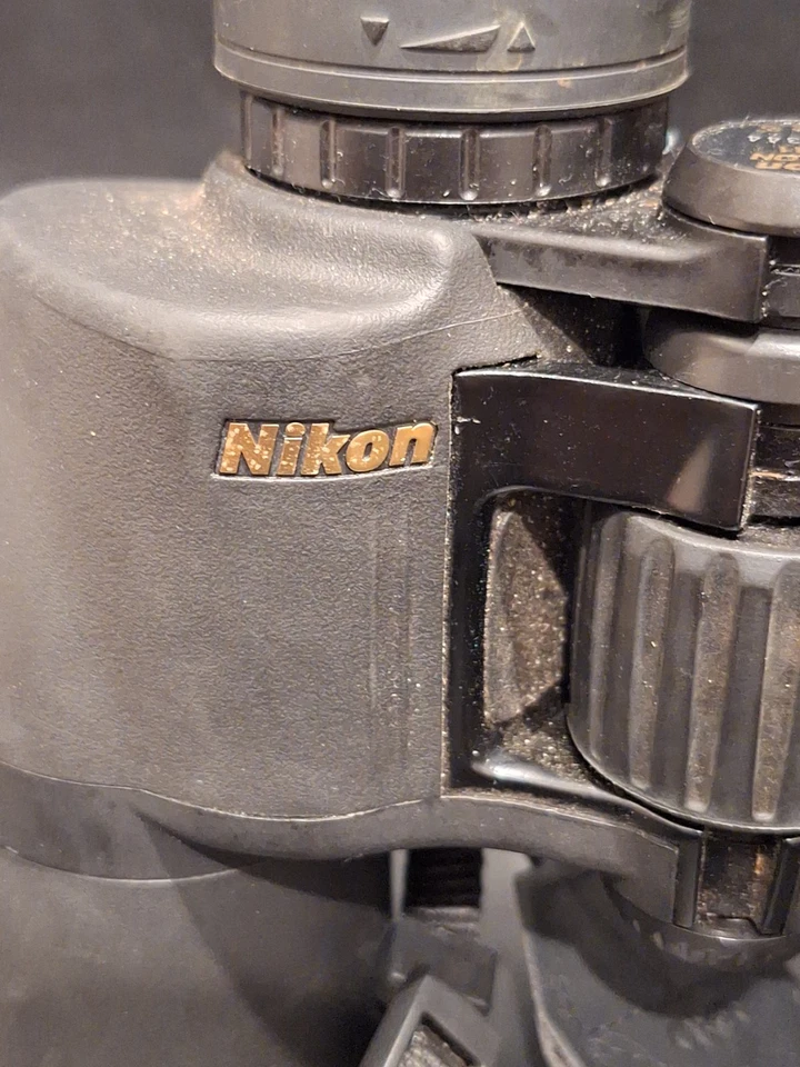 Nikon Aculon A211 8X42 Rubber Armored Black Binoculars Multilayer Coated Lenses - Image 2 of 4