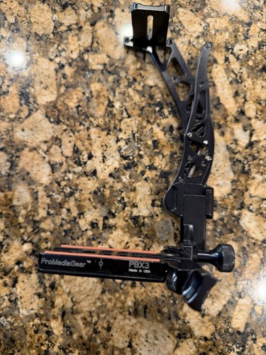 ProMediaGear Boomerang Flash Bracket PBX3 DLSR & Mirrorless Quick Flip Locking