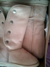 BOTTES PLATES FEMME BEIGE EFFET DAIM DOUBLÉES FOURRURE CÔTÉ CLOUTÉES POINTURE 4