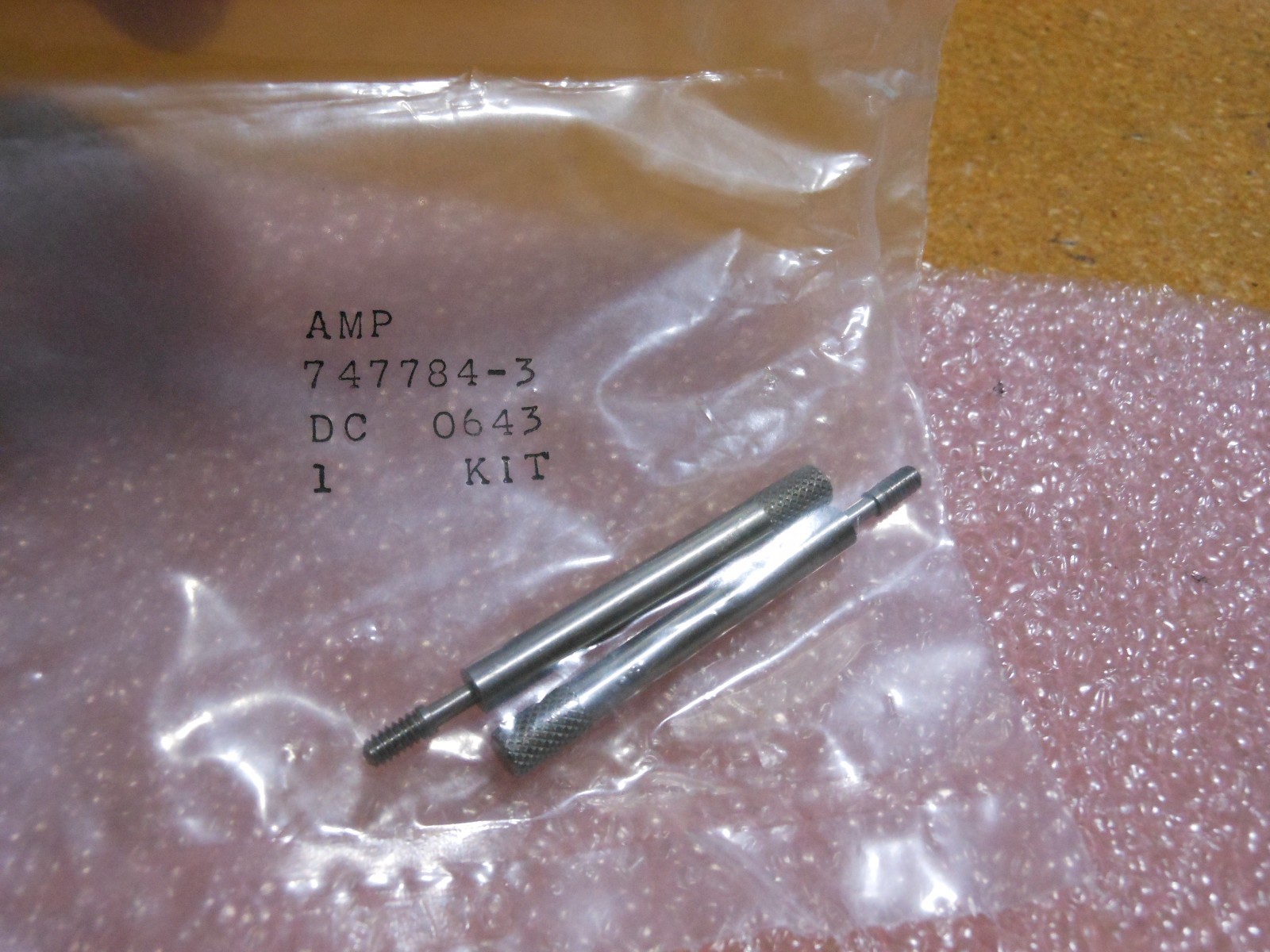 AMP DSUB CONNECTOR JACKSCREW 2 PC SET ( LOT OF 5 SETS ) PART 747784
