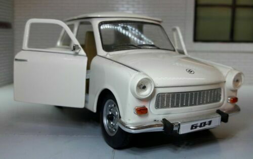 Miniature Trabant 601 De 1965 Vert Clair Au 1/24 WhiteBox WB124241 - Neuf Sous Boîte