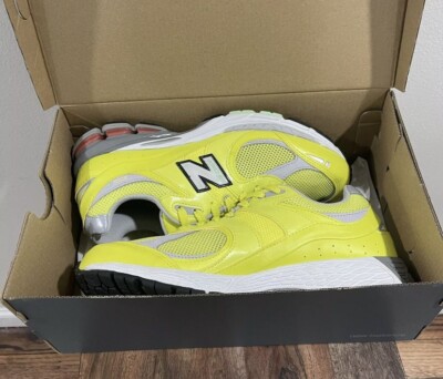 New Balance 2002R Yellow Lime M2002RLC Mens Size 9.5 100  display picture 3