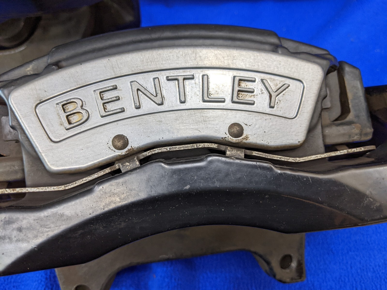 front BRAKE CALIPERs PADS LEFT RIGHT BENTLEY FLYING SPUR GT GTC (2004-2012) OEM