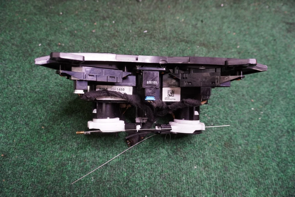 Chevrolet Sonic 2017 control de aire acondicionado OEM 42521459 Foto 2 de 4