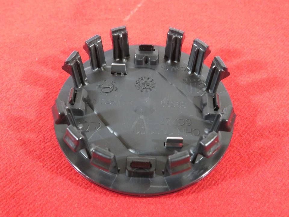 CARGADOR DODGE CHALLENGE Juego de 4 tapas centrales de rueda a rayas cromadas negras brillantes OEM Foto 4 de 4