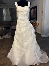 Stunning Size 8 More Like A Four Wedding Gown By The Designer Pronovias.