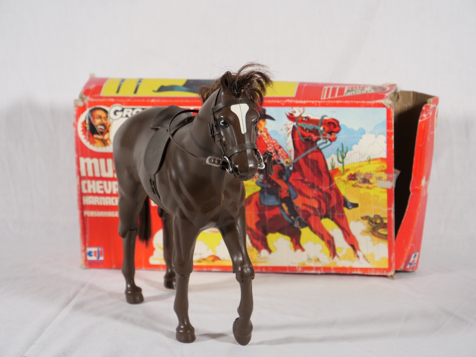 CEJI Arbois Group Action Joe Mustang Articulated Horse 32 cm in Box No. 7960