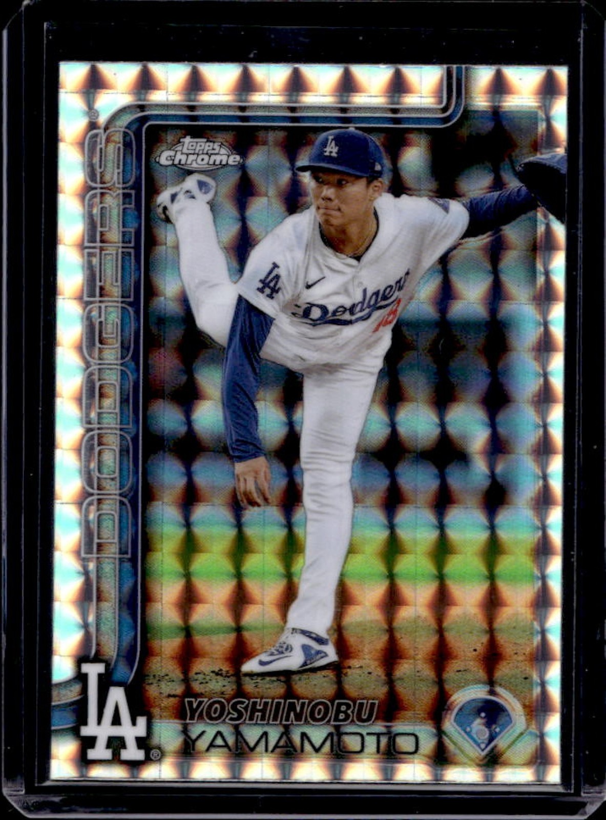 2025 Topps Chrome Yoshinobu Yamamoto Geometric Refractor #179 Dodgers