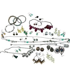 Costume jewelry earrings/necklace/bracelet bundle set of 24