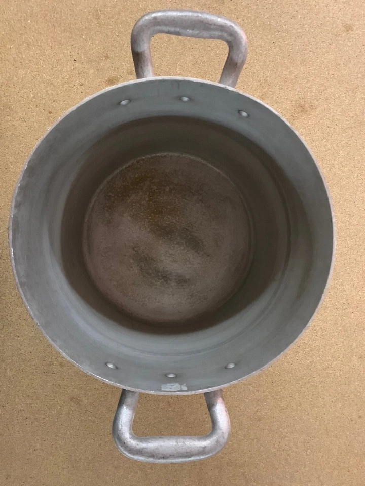 Pentola in alluminio con coperchio - Immagine 3 di 4