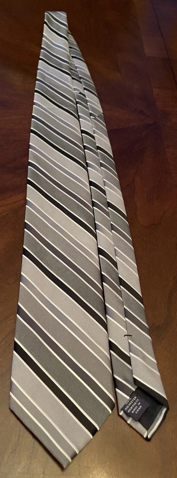 Corbata de cuello Stafford gris 100 % poliéster para hombre hecha en China Foto 3 de 4