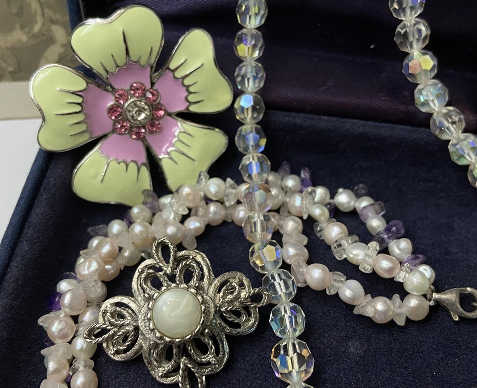 Job Lot Vintage Novelty Romantic Flower Brooches Pearl Necklace