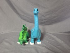 2 Unbranded Plastic Dinosours Brachiosaurus and Stegosaurus