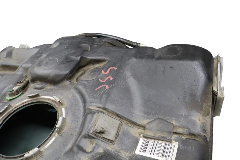 Conjunto de reservatório de tanque de combustível 14-18 Mercedes W117 CLA250 2464703001 FABRICANTE DE EQUIPAMENTO ORIGINAL - Imagem 4 de 4