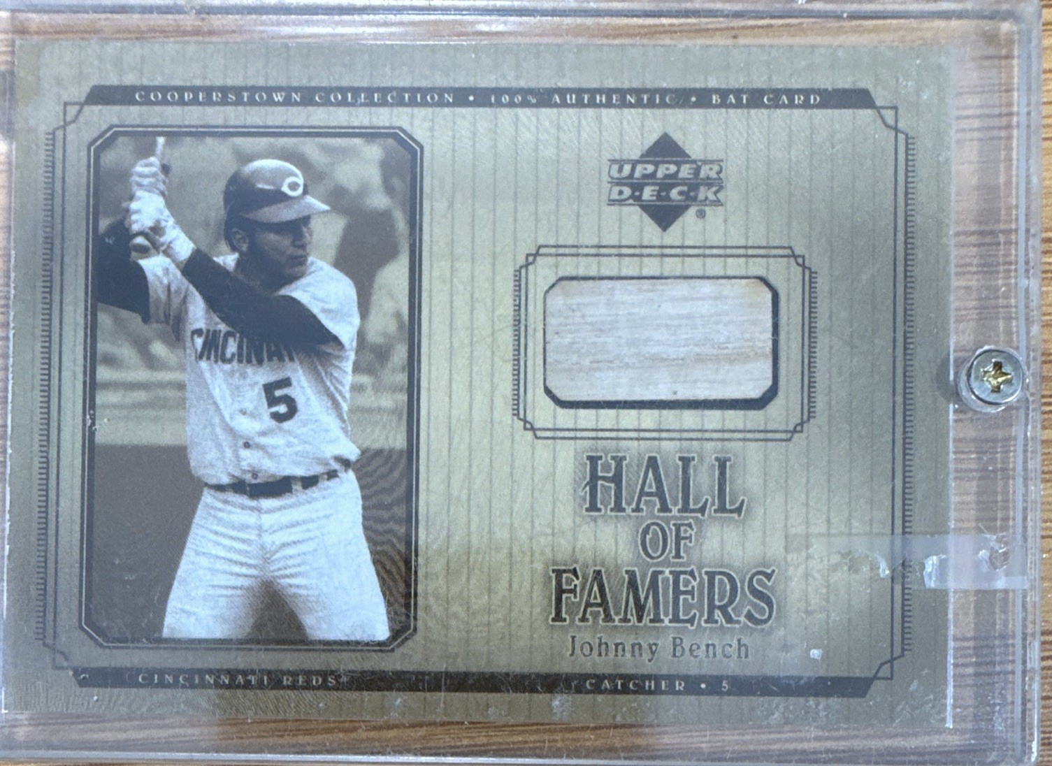 2001 Upper Deck Hall of Famers - Bat Johnny Bench #B-JBE (MEM)