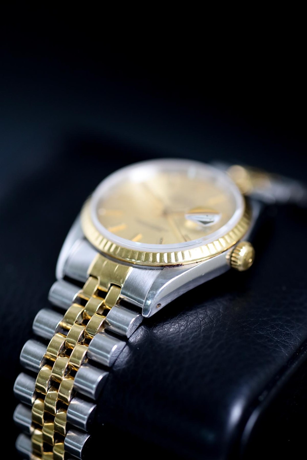 Rolex Datejust 36 16233 Two Tone Jubilee Champagne Tapestry Dial image 2